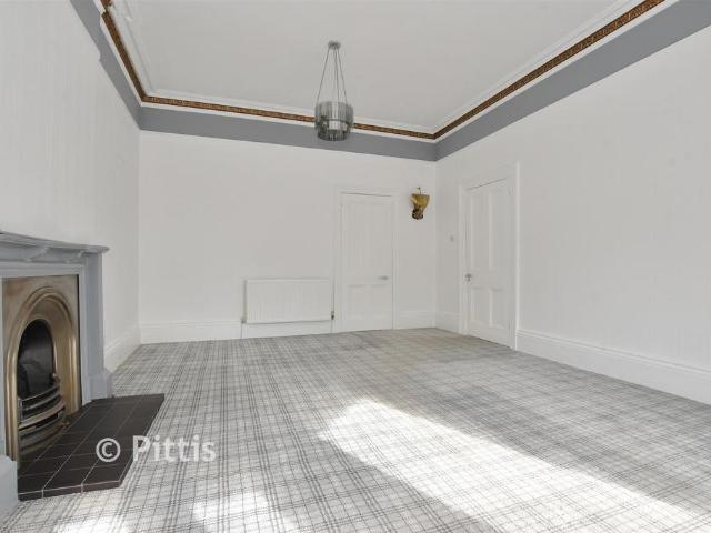 3 bedroom ground flat for sale