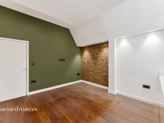 3 bedroom ground flat for sale