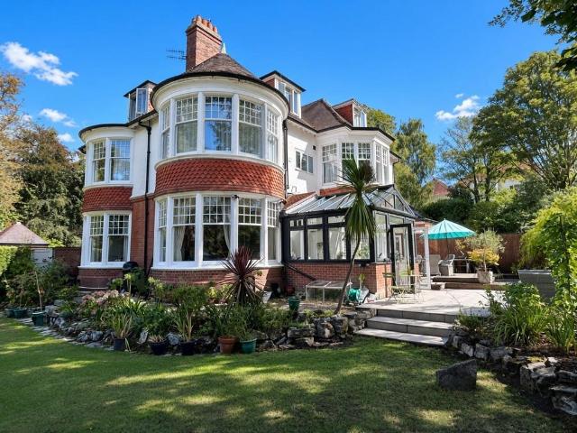 3 bedroom ground flat for sale