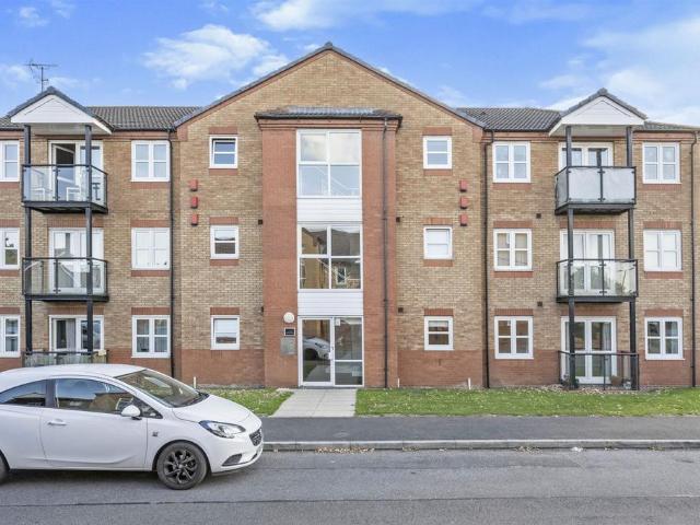3 bedroom ground flat for sale
