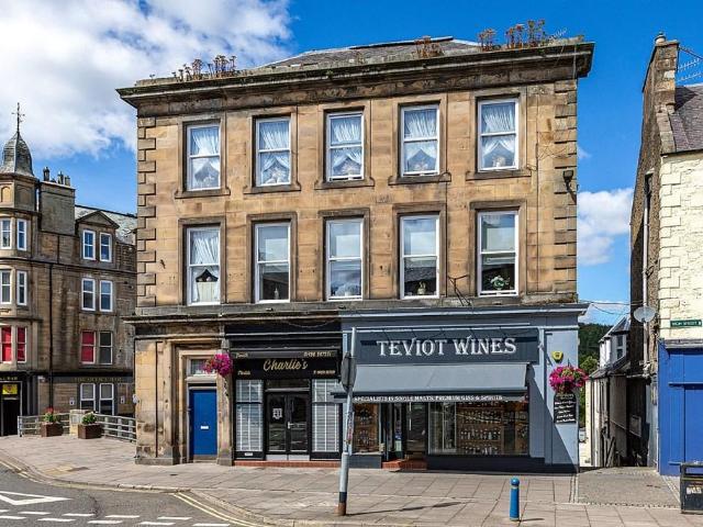 3 bedroom ground flat for sale