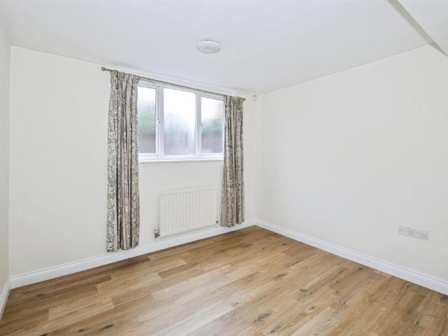 3 bedroom ground flat for sale
