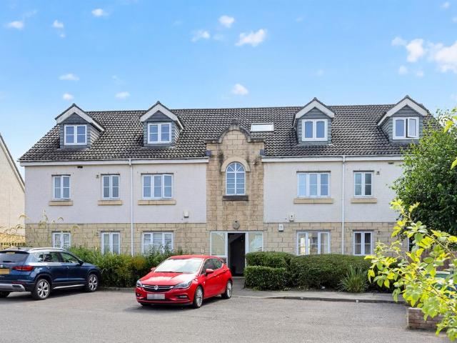 3 bedroom ground flat for sale