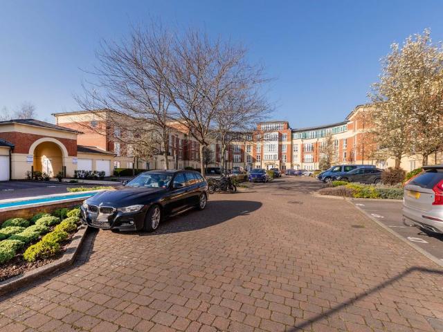 3 bedroom ground flat for sale