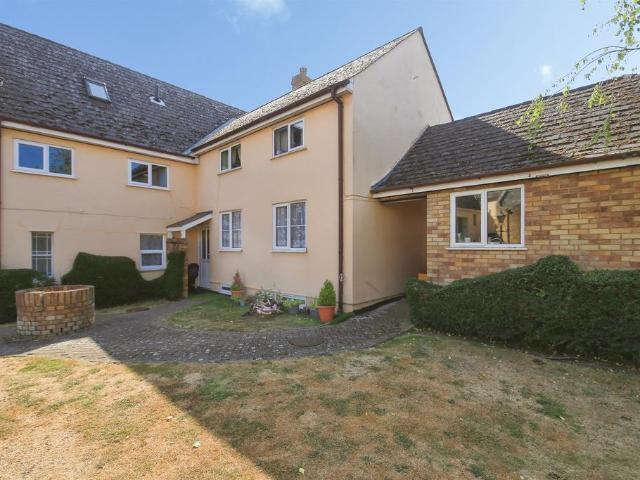 3 bedroom ground flat for sale