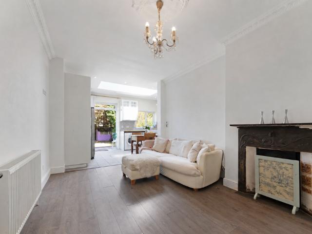 3 bedroom ground flat for sale