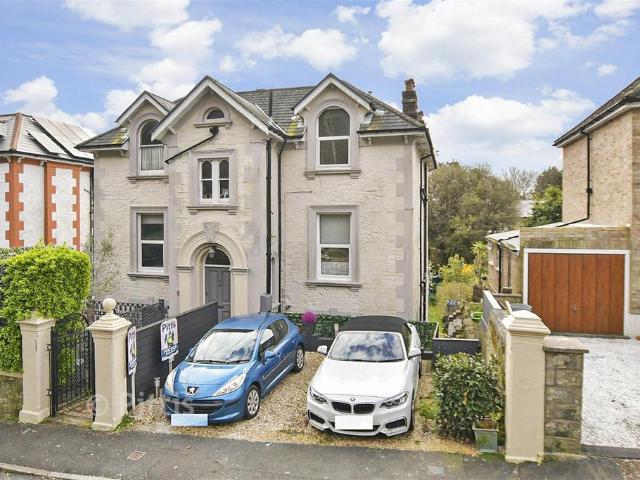3 bedroom ground flat for sale