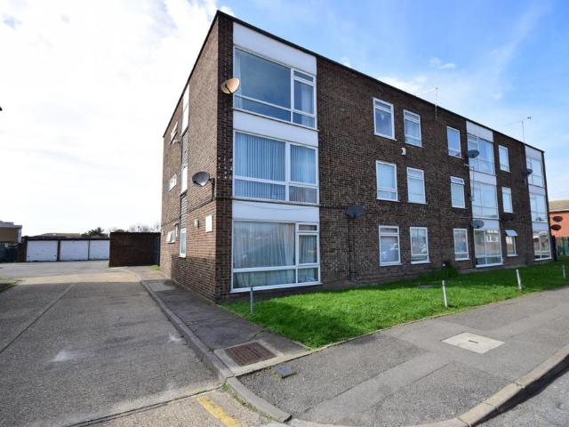 3 bedroom ground flat to rent