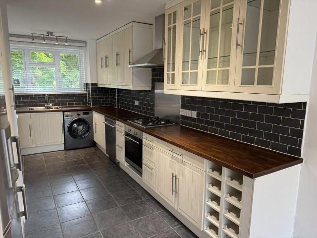 3 bedroom ground flat to rent