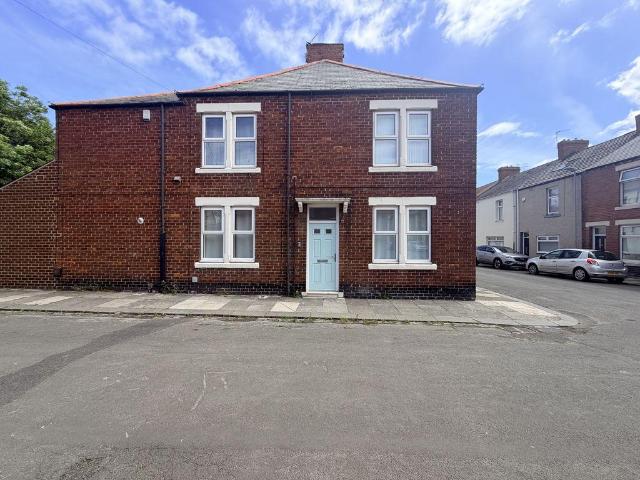 3 bedroom ground flat to rent