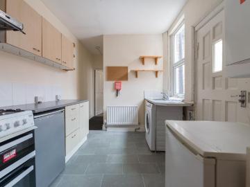 3 bedroom ground flat to rent