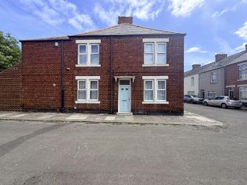 3 bedroom ground flat to rent