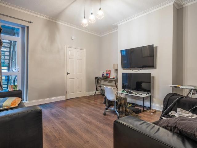 3 bedroom ground flat to rent