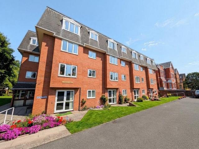 3 bedroom ground flat to rent