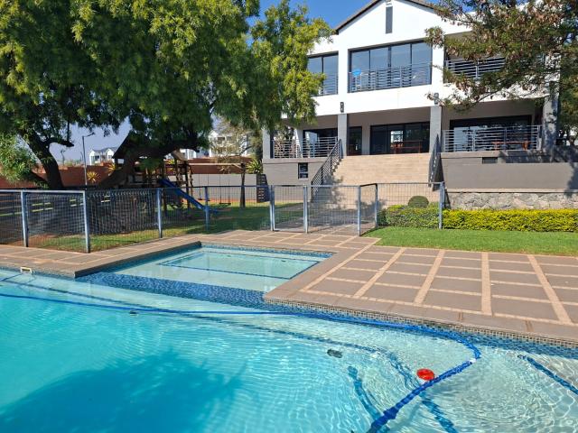 3 Bedroom Ground Floor Apartment to Rent in Copperhill Estate