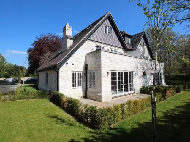 3 bedroom ground floor flat for rent in Foxley Lane, Purley, C.