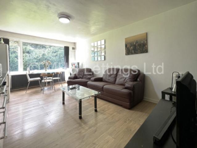 3 Bedroom Ground Floor Flat for rent in The Poplars, LS6 from £1050pcm | MHS Lettings