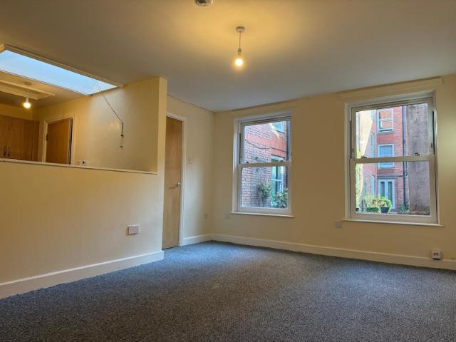 3 Bedroom Ground Floor Flat in LS1