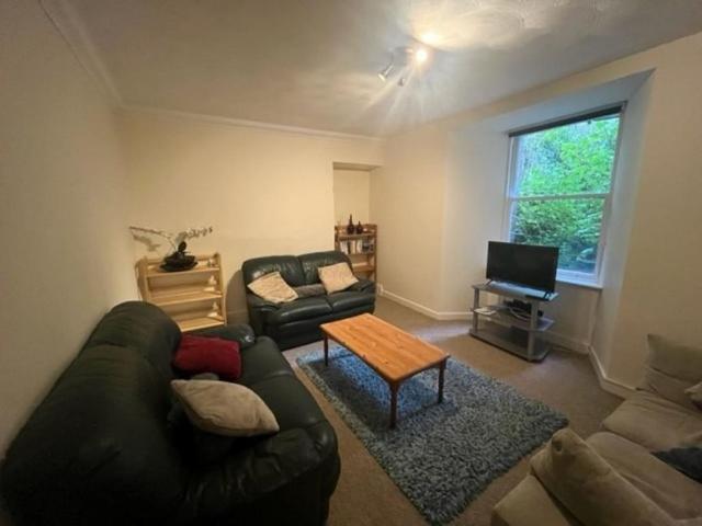 3 bedroom ground floor flat to rent
