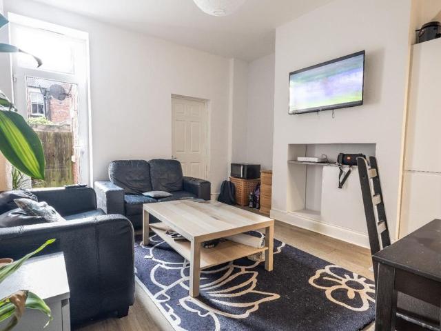 3 bedroom ground floor flat to rent