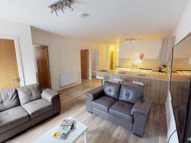 3 bedroom ground floor flat to rent