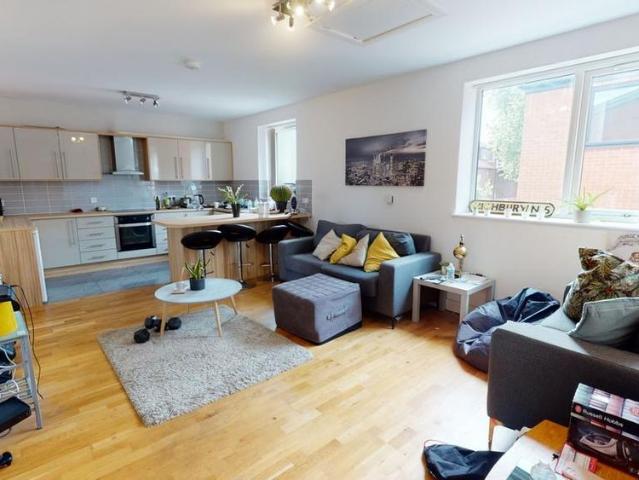 3 bedroom ground floor flat to rent