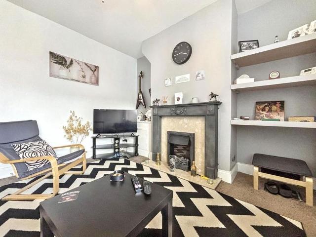 3 bedroom ground floor flat to rent