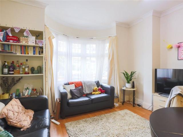3 Bedroom Ground floor flat to Rent