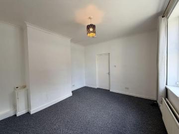 3 bedroom ground floor flat to rent