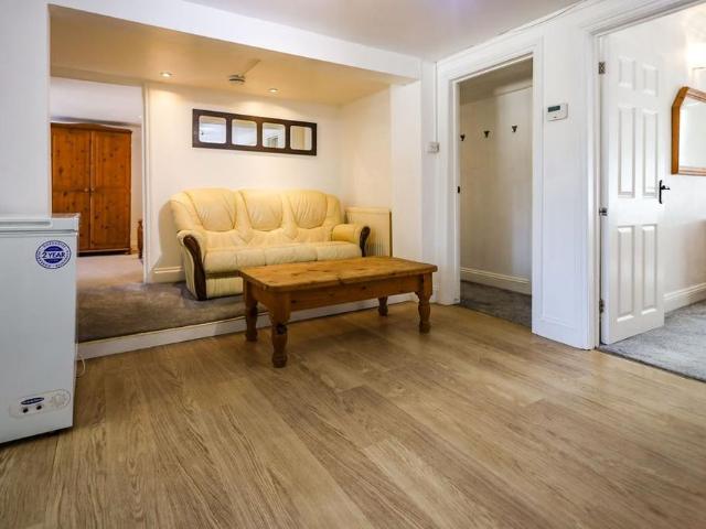 3 bedroom ground floor flat to rent