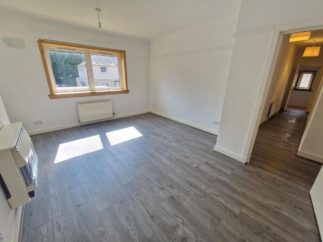 3 bedroom ground floor flat to rent