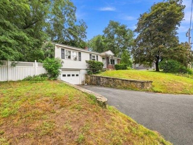 3 bedroom, Groveland MA 01834 105576365