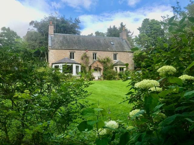 4 Bedroom Guest House Commercial
