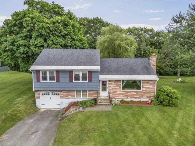 3 bedroom, Guilford ME 04443 105770050