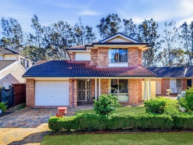 3 BEDROOM DOUBLE STOREY BRICK HOME! EXPANSIVE OUTDOOR PATIO! MULTIPLE INDOOR LIVING ZONES!