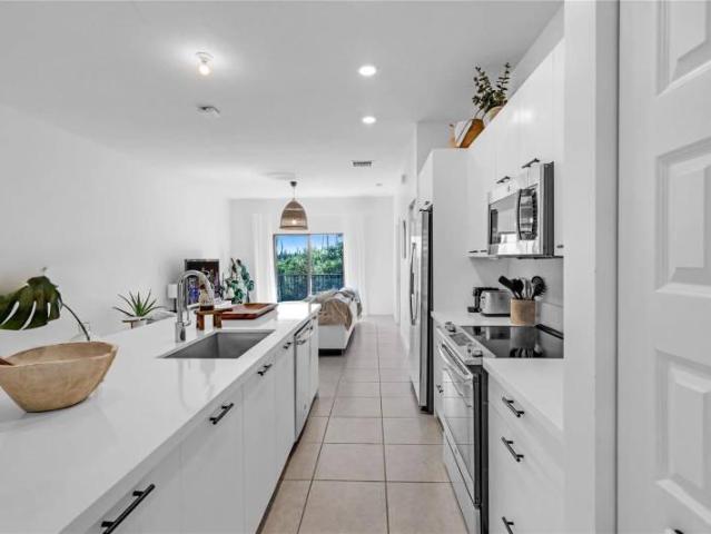 3 bedroom, Doral FL 33178 94794414