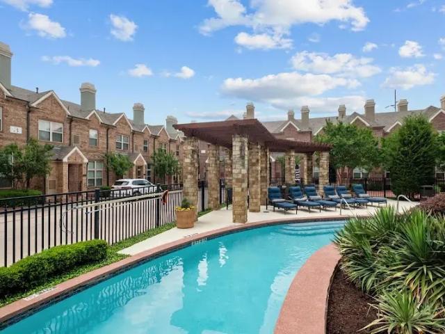 3 bedroom, Dallas TX 75219 105838592