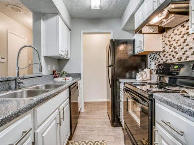 3 bedroom, Dallas TX 75237 LS105370236