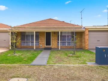 Moorabool, Victoria, Victoria - Parking