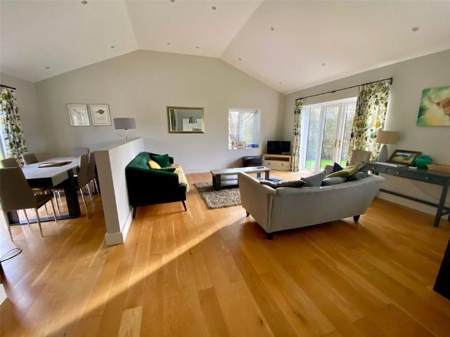 3 bedroom detached barn conversion to rent