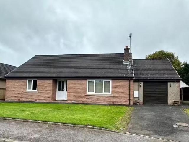 3 bedroom detached bungalow for rent in 9 Riverside Park, Cano.