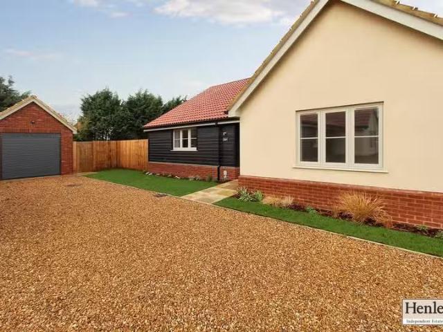 3 bedroom detached bungalow for rent in Black Horse Drove, Lit.