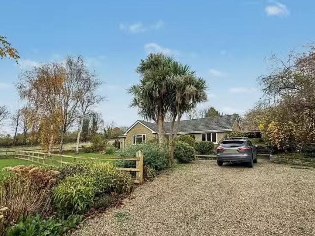3 bedroom detached bungalow for rent in Duck Street, Bridport.