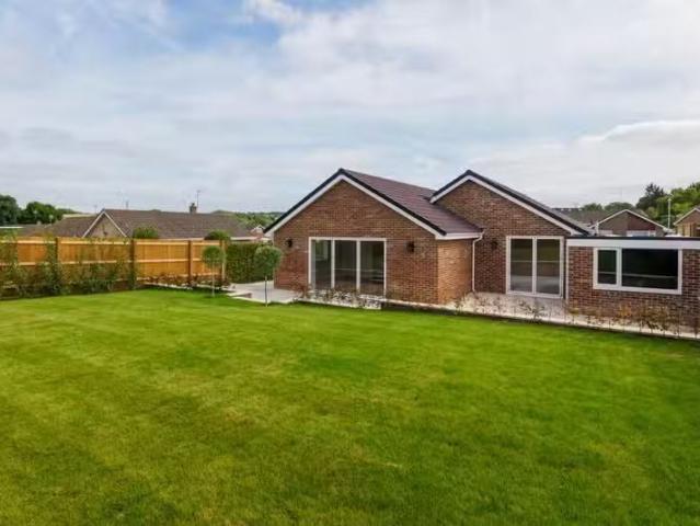 3 bedroom detached bungalow for rent in Ethelburga Drive, Lymi.