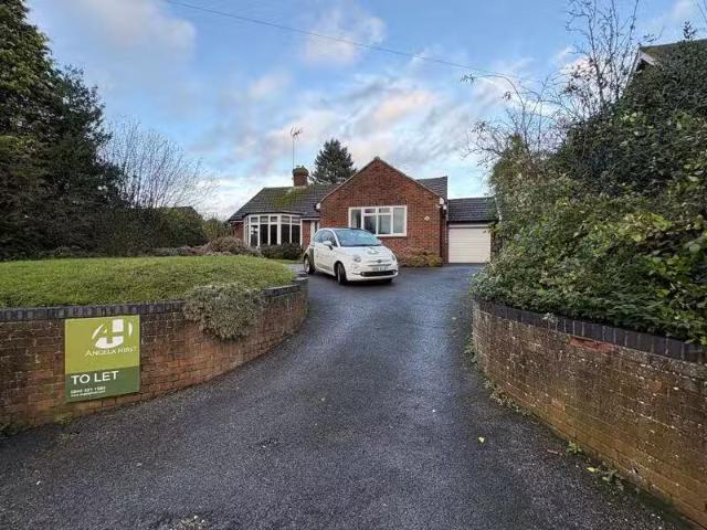 3 bedroom detached bungalow for rent in Old Dover Road, Canter.