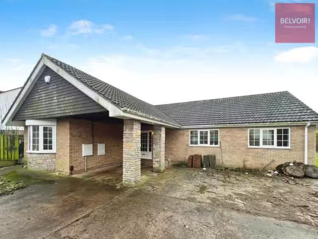 3 bedroom detached bungalow for rent in Station Road, Stalling.