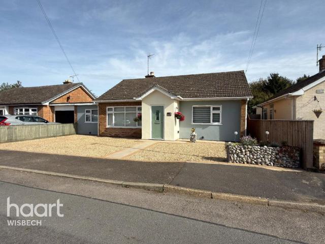 3 bedroom detached bungalow for sale