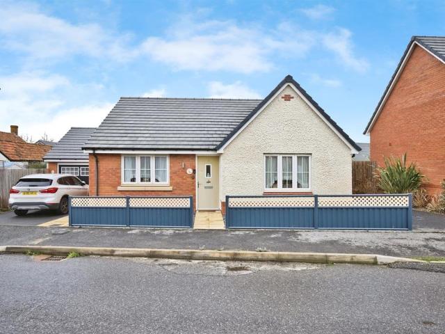 3 bedroom detached bungalow for sale