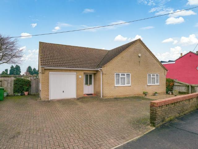 3 bedroom detached bungalow for sale