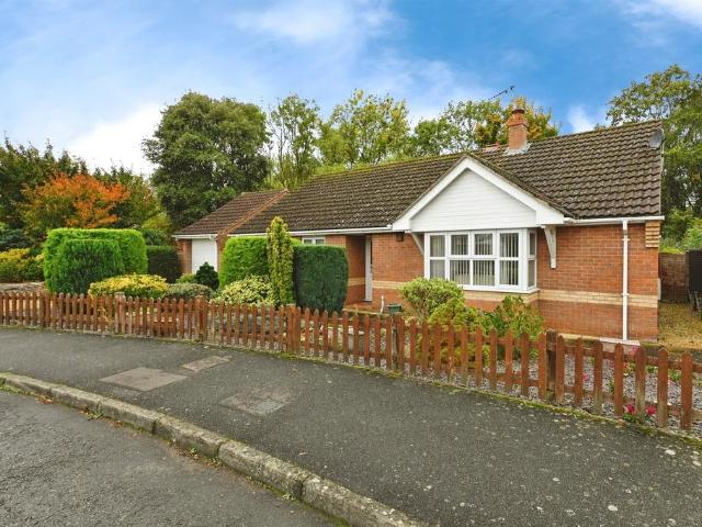 3 bedroom detached bungalow for sale